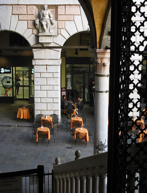 Coffee on Piazza delle Erbe4695