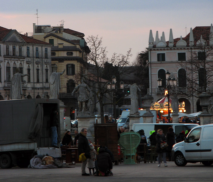 Antique Market on Prato della Valle4783