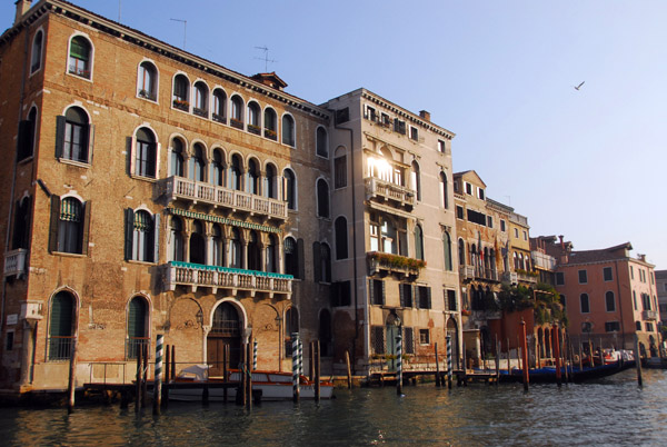 Palazzo Don della Madoneta, Grand Canal