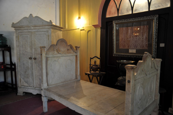 Marble bed, HEH The Nizam Museum