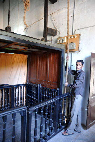 Manually operated lift, Purani Haveli