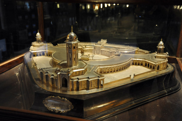 Silver architectural model of the Mozamjahi Market