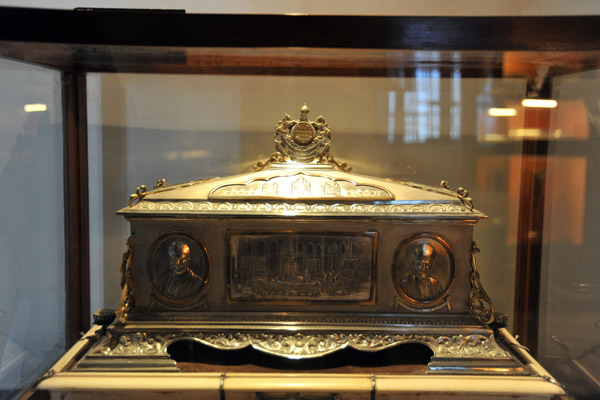 Silver casket with an address presented by the advocates of the High Court of Hyderabad