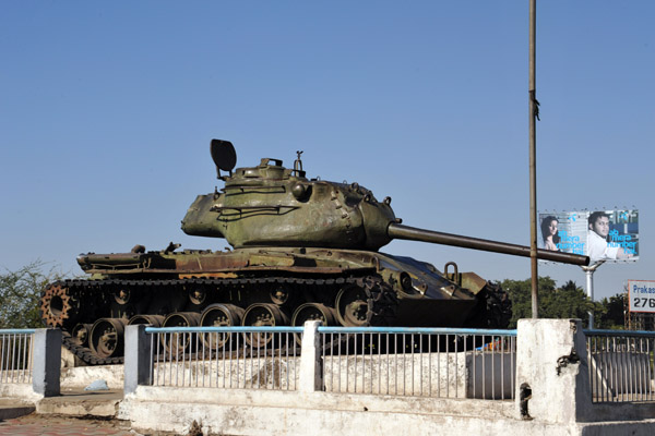 A captured tank along Tankbund Road entering Secunderabad