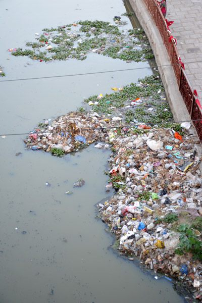'cmon Hyderabad...you're got a great city...clean up the **** river!
