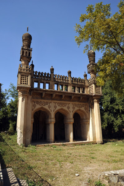 Small mosque just NW of the Tomb of Mohammed Qutb Shah