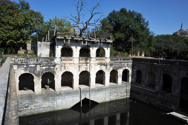 Reservoir in front of the Tomb of the 6th King