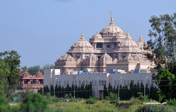 The main temple of Akshardham uses a blend of Indian architectural styles
