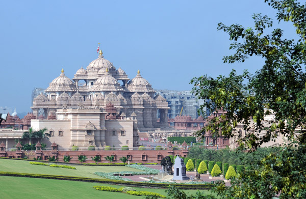 The complex at Akshardham consists of the main temple, the hall of values, a theater, garden and a musical fountain