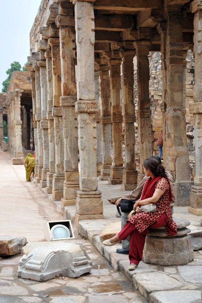 A woman rests by the cloister, Quwwat ul-Islam Mosque