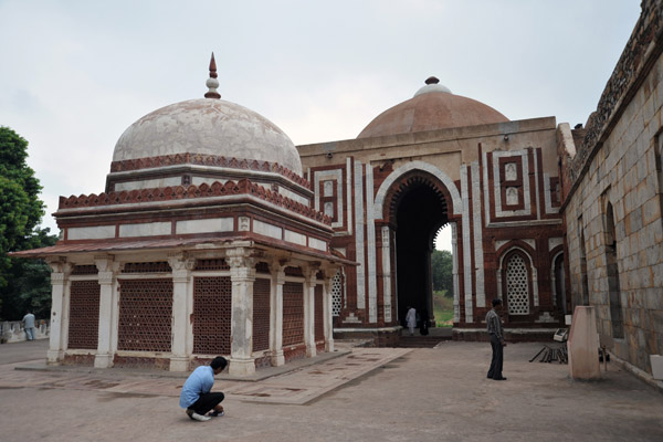 Alai Darwaza Gate and the Tomb of Imam Zamin