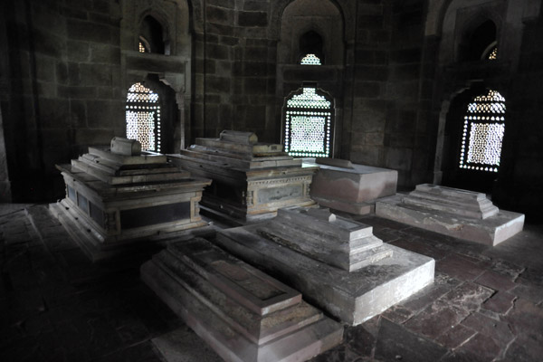 Most of Islamic tombs like this have cenotaphs, while the actual body is buried in a lower chamber