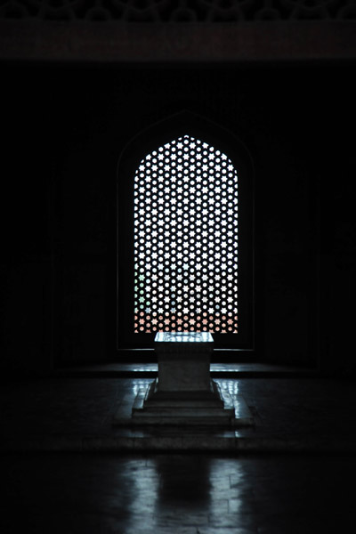 Humayun's cenotaph against a marble screen
