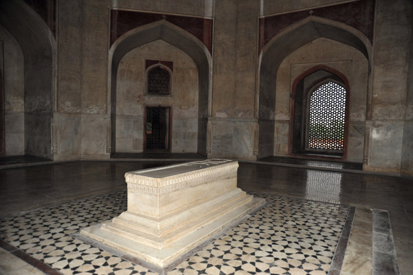The cenotaph at the center of the Tomb of Humayun - the body should be in a lower chamber