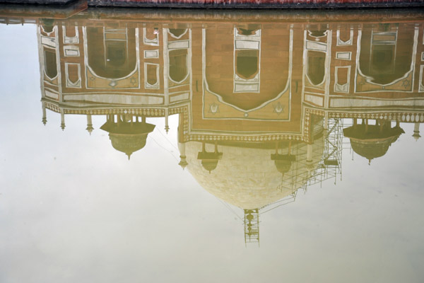 Reflection of the Tomb of Humayun in one of the surrounding pools