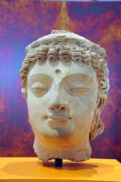 Head of a bodhisattva, Gandhara (Pakistan) 4th-5th C.
