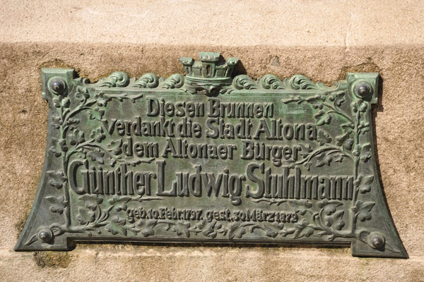 Diesen Brunnen verdankt die Stadt Altona dem Altonaer Brger Gnther Ludwig Stuhlmann (1797-1872)