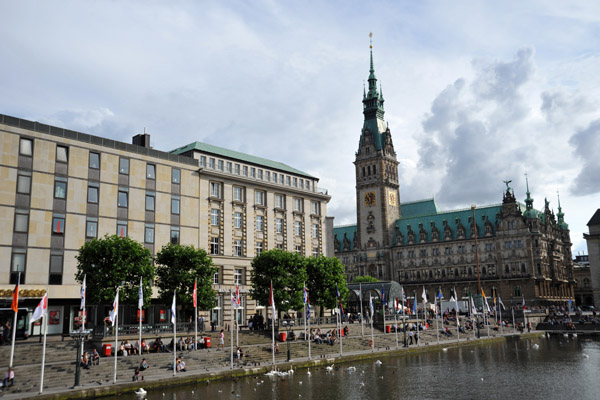 Hamburg City Hall from the Jungfernstieg bridge