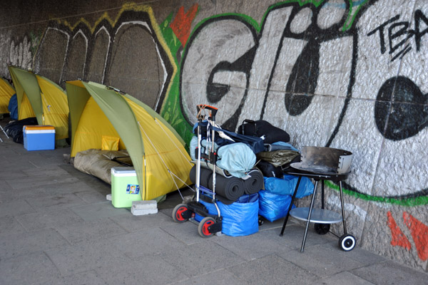 The homeless of Hamburg beneath the railroad bridge