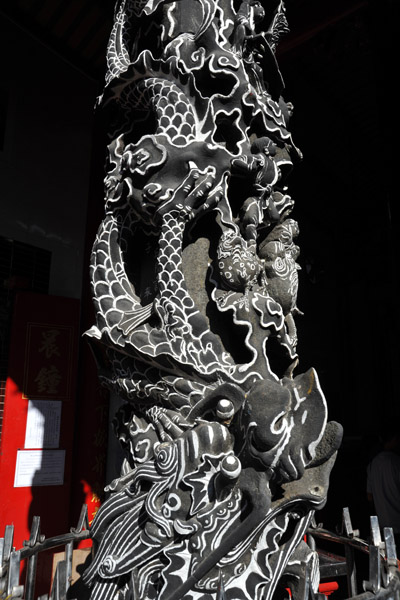 Pillar carved as a dragon, Kheng Hock Keong Temple
