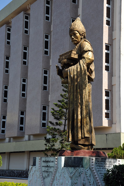 Statue of King Anawratha the Great (1044-1077), National Museum, founder of the first Myanmar Empire