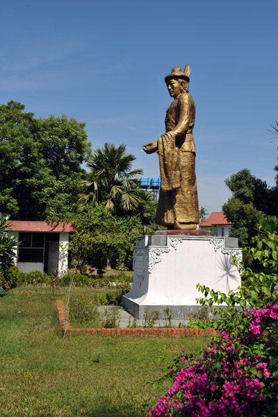 A third Burmese hero in front of the National Museum
