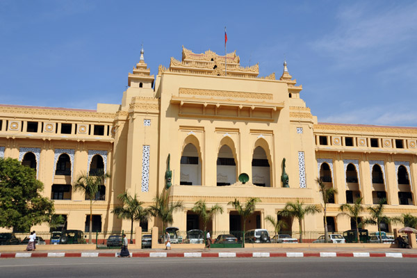 Yangon City Hall, a 1930s mix of colonial and Asian architecture