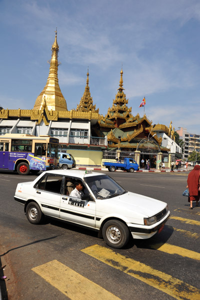 Yangon taxi passing the Sula Paya