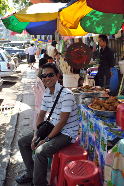 Food stalls around Mahabandoola Garden, Yangon