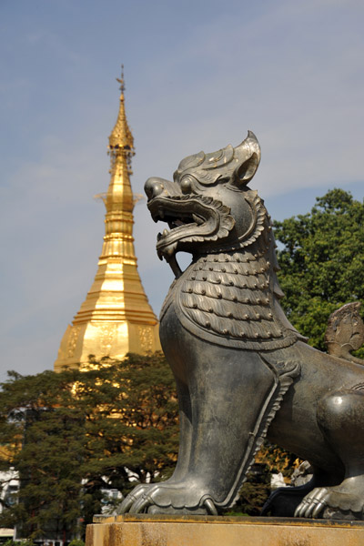 Chinthe - Burmese guardian lion - with the golden stupa of Sule Paya
