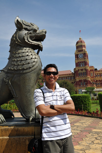 Dennis and the Lion, Yangon