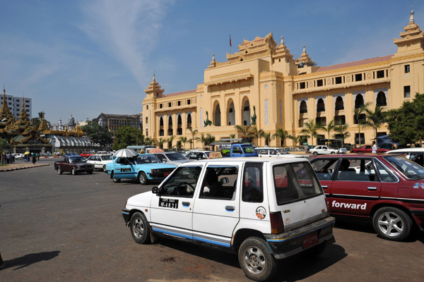 Road in front of Yangon City Hall