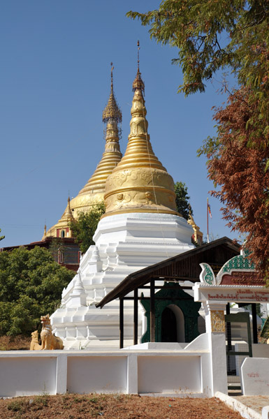 Restored stupa (zedi) between Mandalay Airport and Tada-U