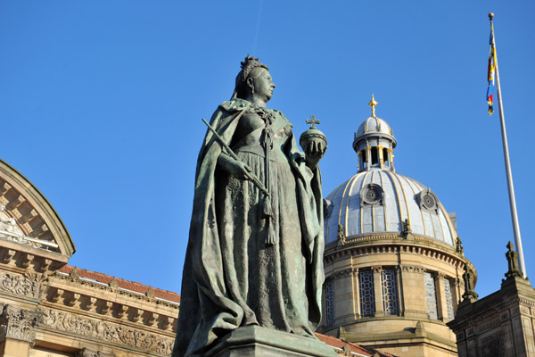 Statue of Queen Victoria in front of the Birmingham Council House, Victoria Square