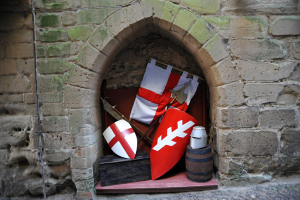 English fields and a helmet, Warwick Castle