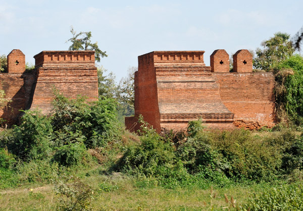 Southwest gate in the ancient brick city wall, Inwa