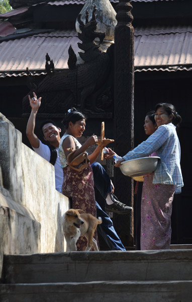 Dennis chatting up the Burmese ladies