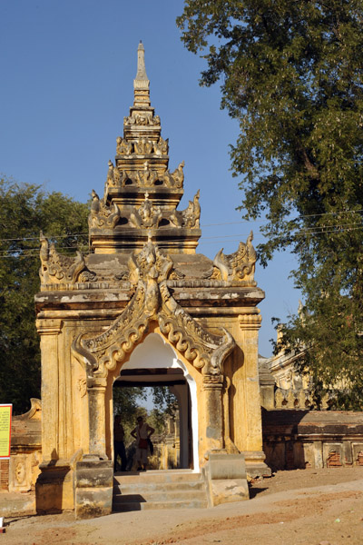 Gate to Maha Aungmye Bonzan, Inwa
