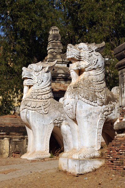 A pair of Burmese guardian lions (Chinthe)