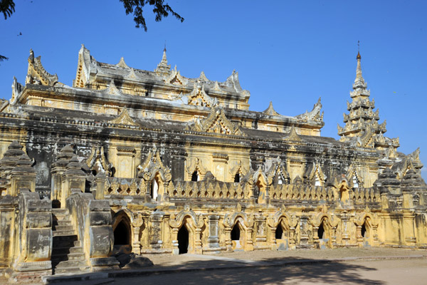The impressive Maha Aungmye Bonzan, the Brick Monastery of Inwa
