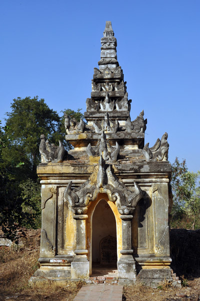 Small chapel in the same style as Maha Aungmye Bonzan