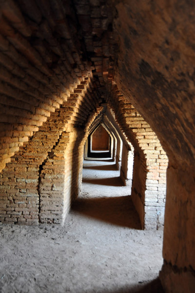 Undercroft of Maha Aungmye Bonzan