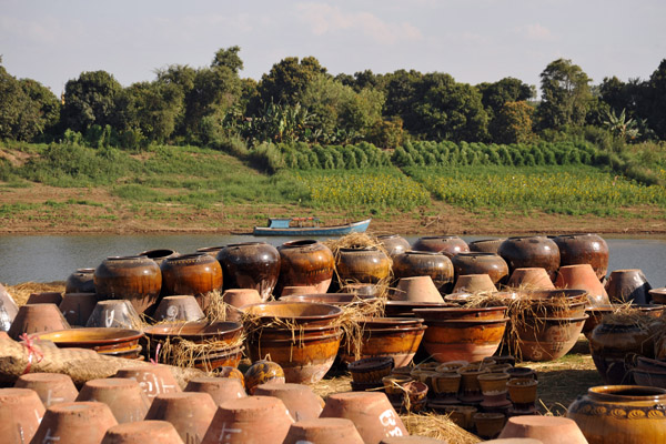 Ceramics along the river, Inwa