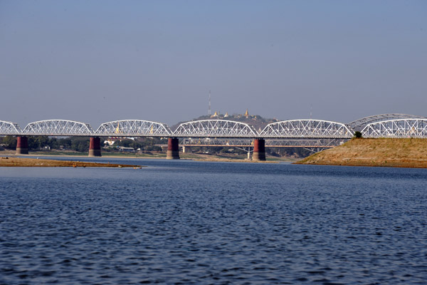 The bridges over the Irrawaddy River to Sagaing