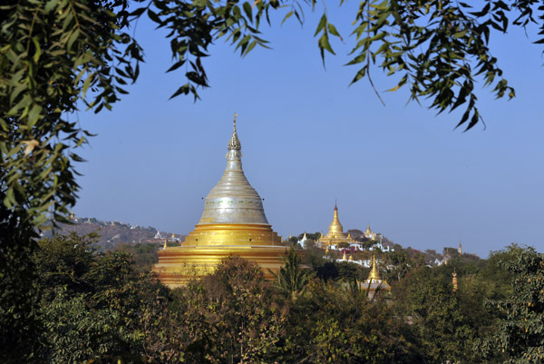 Stupa (zedi) in southern Sagaing from the old Ava Bridge
