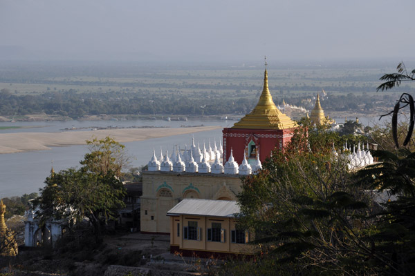 Monastery a short distance SE from Soon U Ponya Shin Pagoda