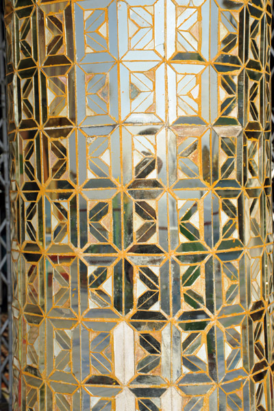 Mirrored column