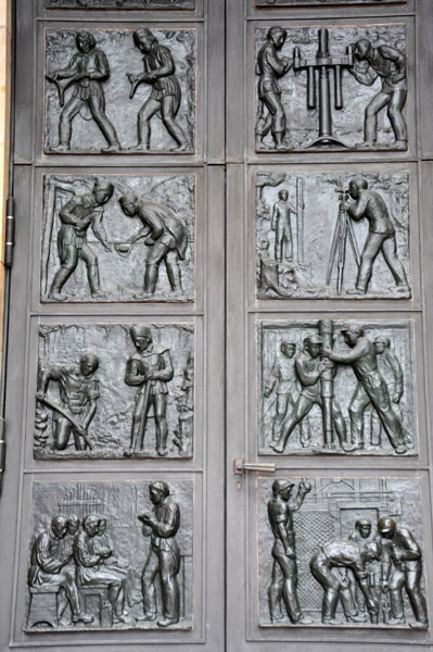Mining scenes on the doors of the Deutsches Bergbau-Museum