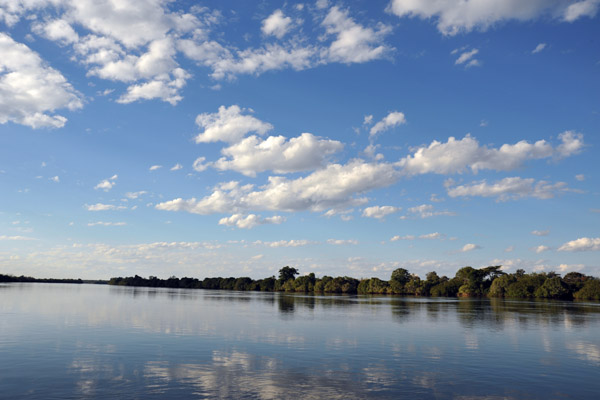 At Puku Pan, the Kafue River separates the national park from the Namwala West Game Management Area