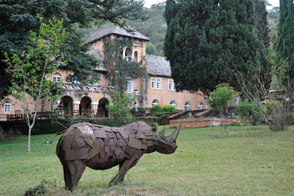 Rhino sculputure, Shiwa Ng'andu Estate